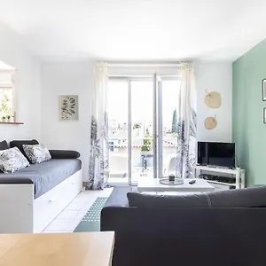 Beautiful With Terrace + Private Parking Appartement